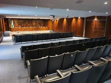 Prédio da Assembleia Legislativa do Paraná é desocupado