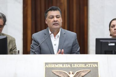 Projeto de lei propõe emissão gratuita de Carteira Estudantil no Paraná