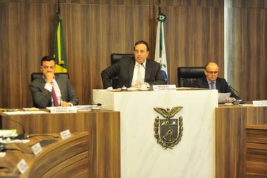 CCJ adia votação do PL que prorroga mandato de diretores das escolas públicas