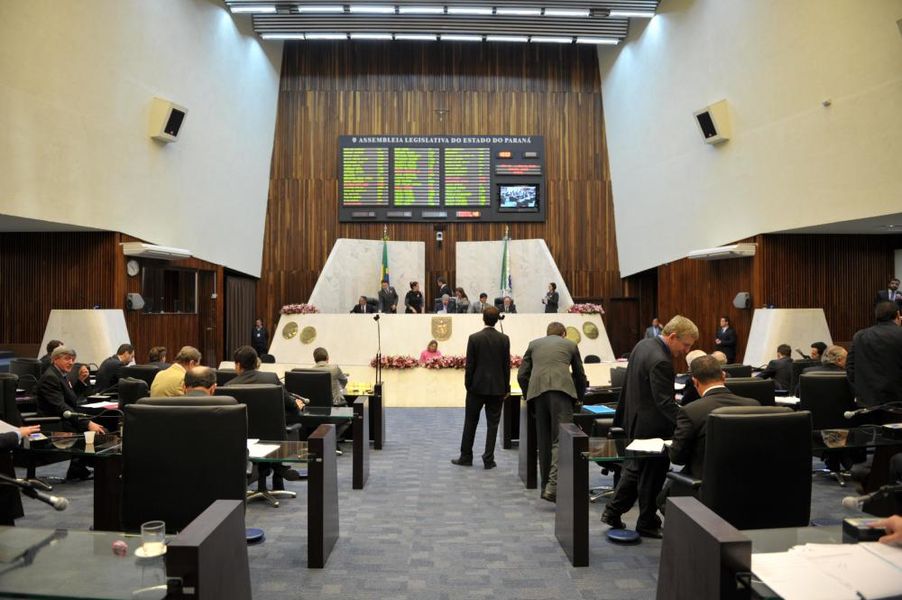 Visão do corredor do plenário durante a sessão destar terça-feira (08).