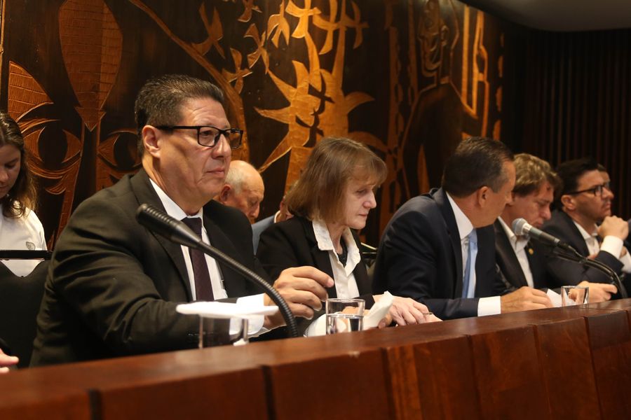 adão leite