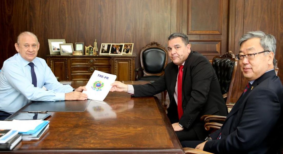 Presidente com presidente do TRE