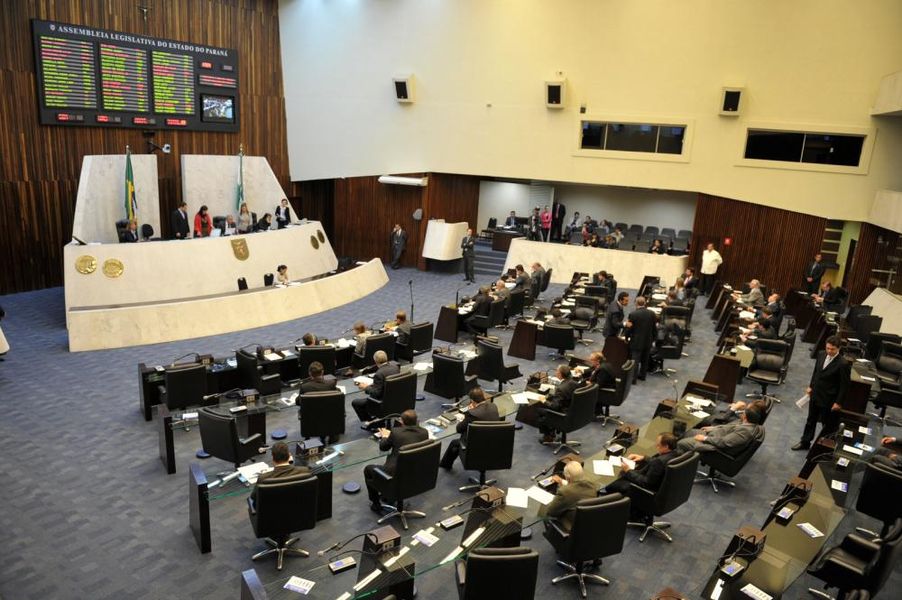 Visão geral do plenário durante a sessão desta terça-feira (06).