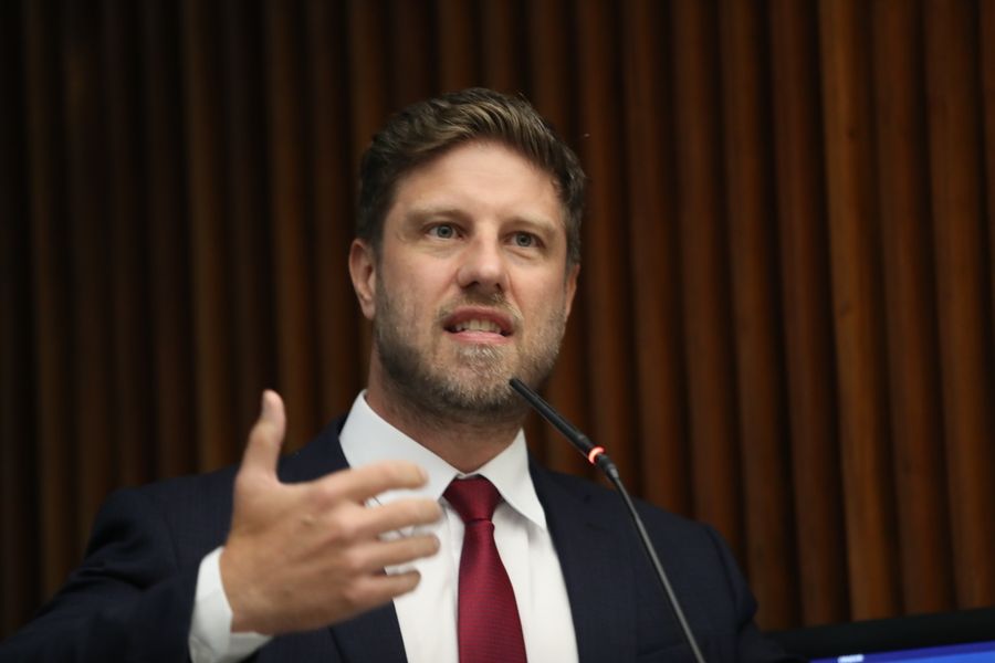 requião discurso uniformes