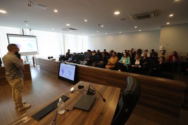 Curso explica influência geográfica na decisão eleitoral da população