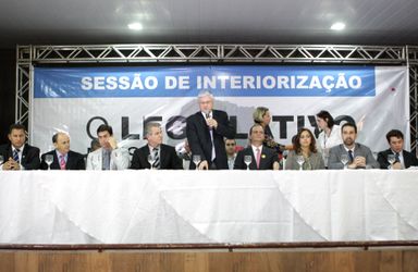 Deputados da região de Maringá comemoram descentralização