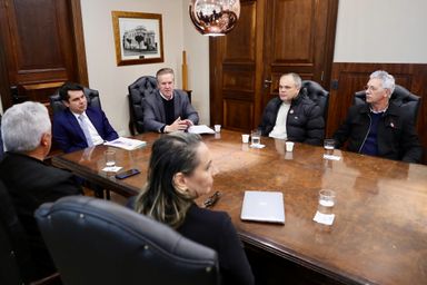 Projeto de lei prevê a criação de voucher para famílias comprarem material escolar no comércio local
