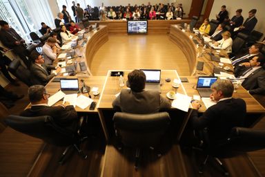 CCJ aprova projeto que determina divulgação clara sobre gorjeta