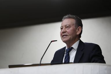 Deputado Professor Lemos (PT) cobra envio de projetos para valorização dos profissionais da educação