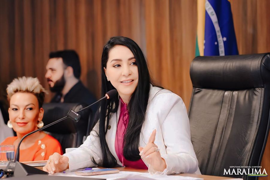 mara lima com mulher