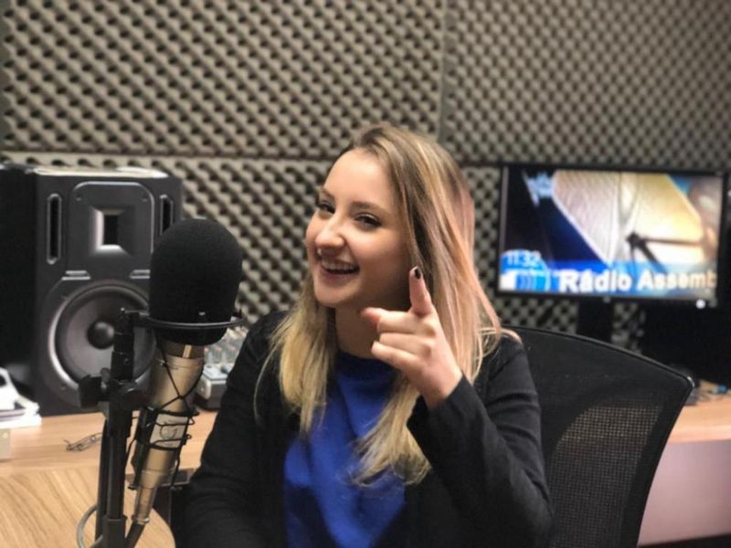 Deputada Universitária ao programa Rádio Assembleia