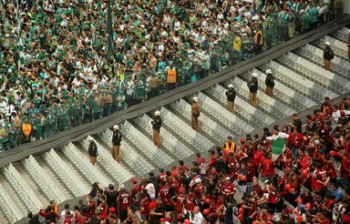 Proposta prevê multa para quem participa de brigas em estádios de futebol no Paraná