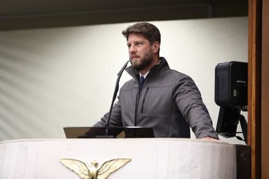Deputado Requião Filho questiona possível fechamento de Colégios Cívico-Militares