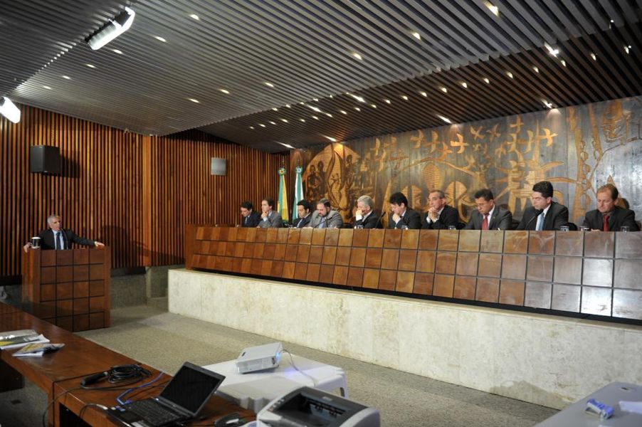 Composição da mesa durante a reunião da CPI dos Pedágios desta terça-feira (10). 