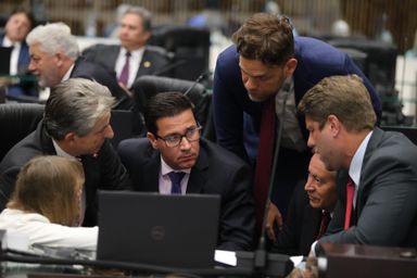 Oposição quer a suspensão da venda da Copel pelo governo Ratinho Jr.