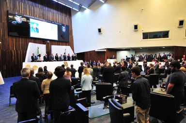 Sessão solene concede títulos de Embaixador da Paz na Assembleia Legislativa