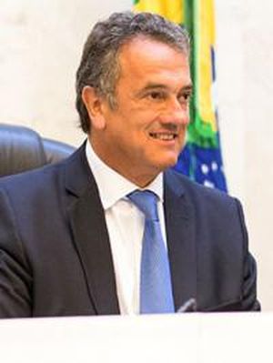 Foto do deputado Plauto Miró