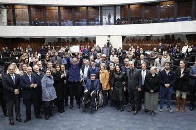 Assembleia Legislativa reconhece trajetória de quatro décadas do geólogo Everton Souza a serviço do Paraná