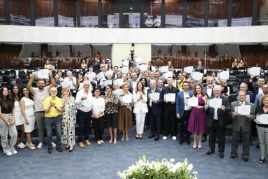 Assembleia presta homenagem a protagonistas do desenvolvimento social e econômico do Paraná