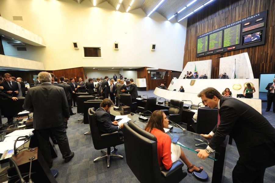 Deputados mantém dois vetos parciais do Poder Executivo na sessão plenária desta terça-feira (1º)
