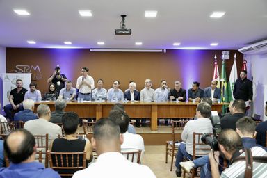 Ao lado de governador em exercício, deputados recebem pleitos de 30 municípios da região de Maringá