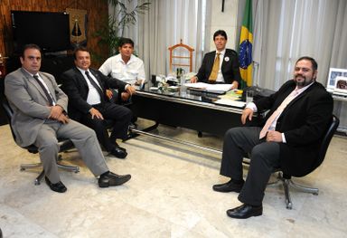 Deputados debatem renegociação das dívidas dos Estados, em Minas Gerais