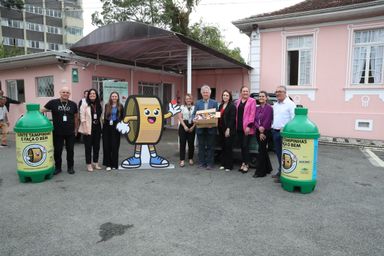 Ação da Câmara Municipal de Curitiba em conjunto com a Assembleia Legislativa entrega tampinhas ao Asilo São Vicente de Paulo