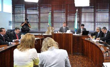 Petraglia fala à CPI da Copa, que agora ouvirá representante do TCE