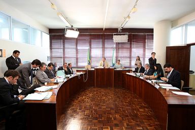 CCJ faz reunião extraordinária para aprovar mensagem do Governo
