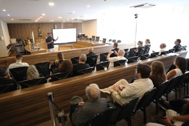 Última oficina do ComunicaLab Paraná debate estratégias de monetização e sustentabilidade na comunicação digital