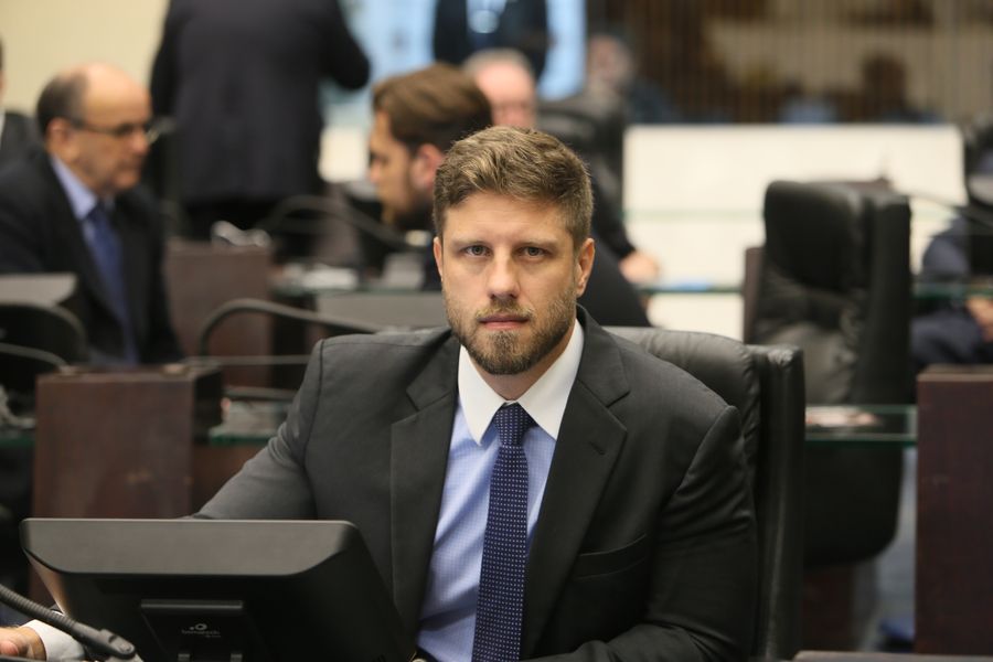 Requião Filho - transgêneros