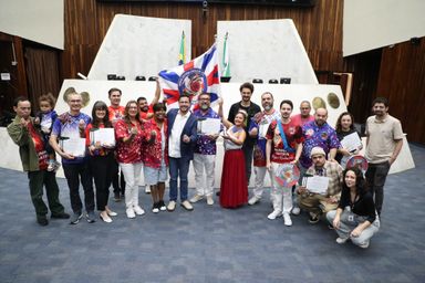 Assembleia Legislativa homenageia escola de samba Rosa do Povo, campeã do Grupo de Acesso do Carnaval de Curitiba