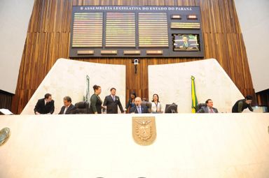 Projeto do Governo que prevê punições para auditores fiscais é lido na Assembleia