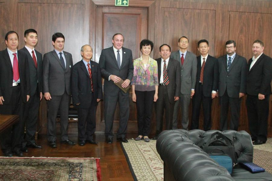 Stephanes e Comitiva Chinesa
