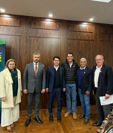 Assembleia Legislativa recebe representantes do G7 Paraná para discutir projeto que evita aumento indireto do ICMS