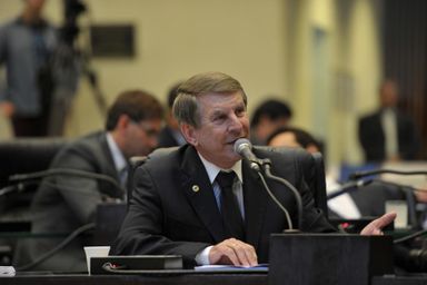 Deputados apresentam 1.283 emendas à proposta do Orçamento do Estado para 2015