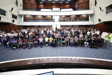 Atletas e técnicos do paradesporto paranaense são homenageados na Assembleia Legislativa