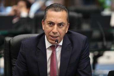 Preço baixo volta a preocupar cadeia produtiva do leite do Paraná, alerta deputado Reichembch (PSD)