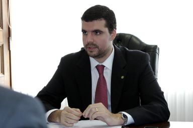 Alunos deverão ser informados sobre a gratuidade da emissão de certificados e diplomas