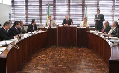 CCJ analisa projetos do Ministério Público sobre regime extraordinário de serviço