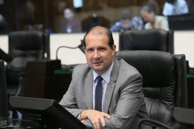 Programa da TV Assembleia destaca a atuação municipalista de Micheletto