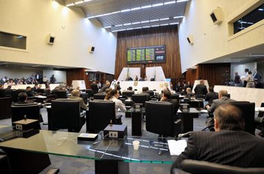 Deputados aprovam pacote de medidas do Governo que reduz estrutura do Estado e reajusta o IPVA e o ICMS