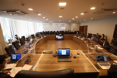 CCJ aprova proposta que concede benefício de R$ 80 a famílias vulneráveis