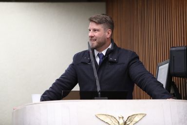 Deputado Requião Filho questiona falta de repasse de recursos prometidos para bolsistas