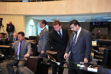 Deputados são orientados sobre o novo sistema de votações e registro de presenças na Alep