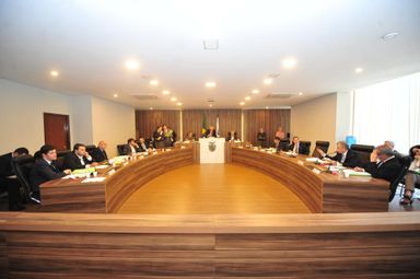 CCJ aprova emendas ao projeto que trata da extinção da Mineropar, do BADEP e outros órgão públicos