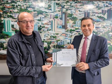 Maestro Claudio Avanso recebe menção honrosa