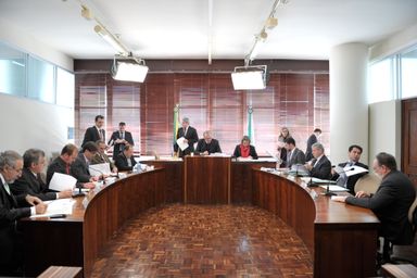 Pedido de vistas adia votação de emenda a projeto do Poder Executivo na CCJ