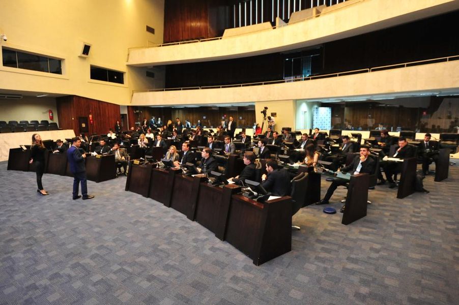 Primeira Sessão Plenária do Parlamento Universitário