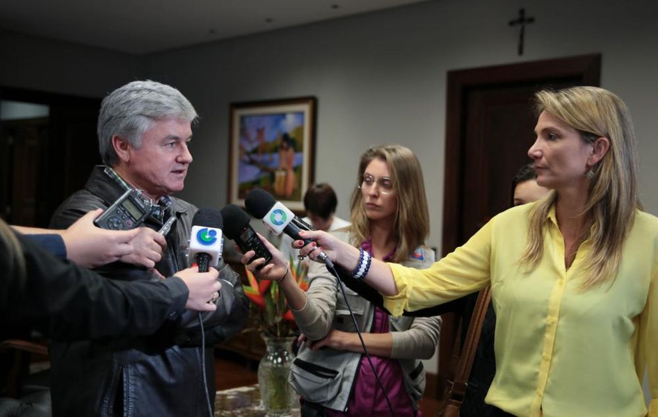 Presidente da Alep, deputado Rossoni (PSDB) concede entrevista coletiva na sala da presidência nesta quinta-feira (12). 